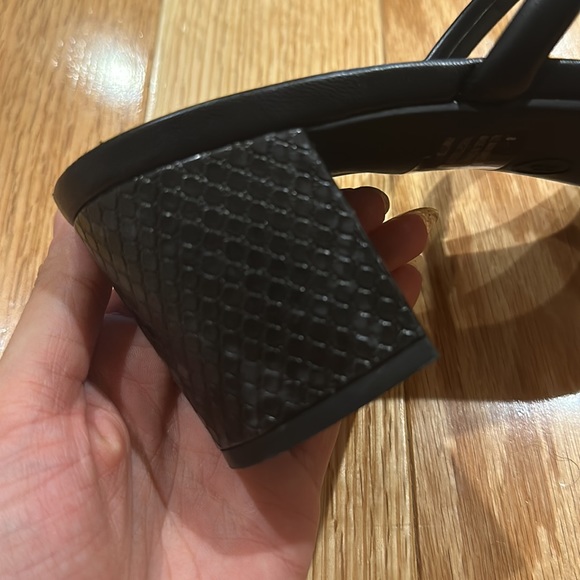 Heeled sandals - Picture 2 of 3